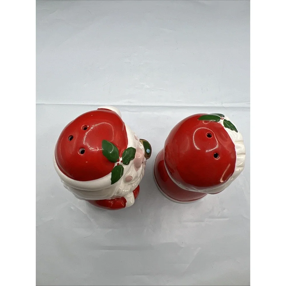 Vintage  Christmas Ceramic Kissing Santa and Mrs. Claus Salt and Pepper Shakers